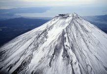 Первый снег на горе Фудзи выпал на 21 день позже чем обычно
