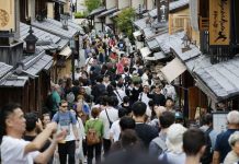 Япония собирается утроить налог на выезд до 3000 иен для контроля над туризмом