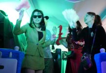 Японский скоростной поезд Синкансэн превращается в движущуюся дискотеку