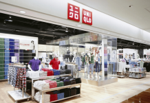 В Японии компания Uniqlo повысит стартовую зарплату до 370 000 иен. Fast Retailing, владеющая сетью Uniqlo, повысит стартовую зарплату новым сотрудникам в Японии
