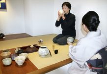 Курсы чайной церемонии в Японии сталкиваются с дефицитом матчи