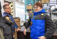 Японские куртки, облегающие фигуру, и другая рабочая одежда пользуются популярностью у иностранных туристов