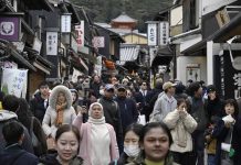 Япония приостанавливает выдачу новых виз иностранным работникам ресторанного сектора в связи с приближением квоты