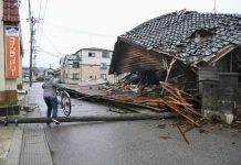 Командированные на ликвидацию катастроф японские служащие сами оказываются на грани нервного срыва